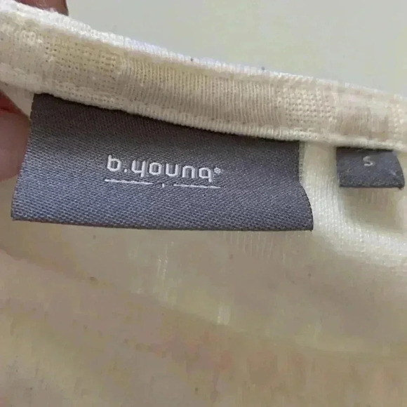 b. young Ivory Textured Fabric, Soft, Drop shoulder, Loose, Short Sleeve T Shirt - Picture 4 of 6